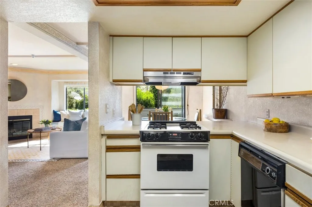 2221 King Court 12, San Luis Obispo, California 93401 home-pic-10