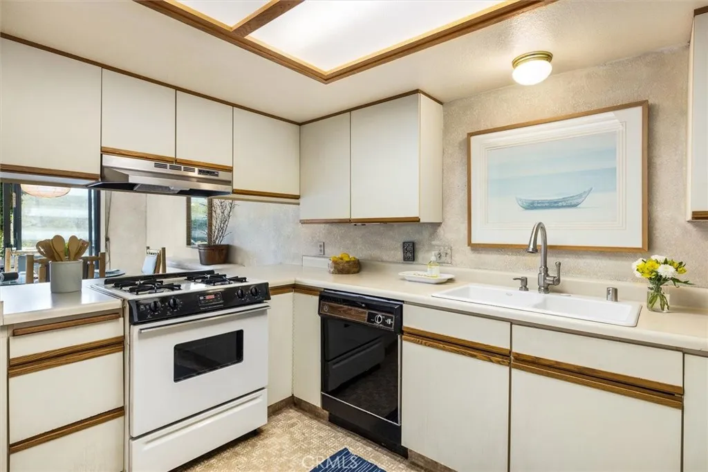 2221 King Court 12, San Luis Obispo, California 93401 home-pic-8