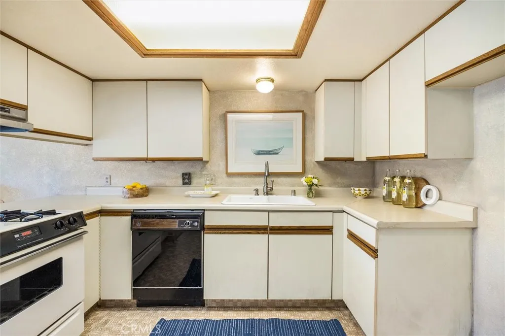 2221 King Court 12, San Luis Obispo, California 93401 home-pic-9