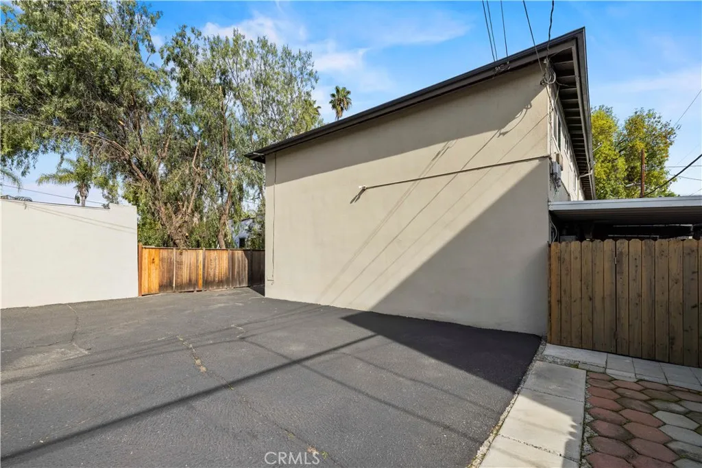 5619 Irvine Avenue, North Hollywood, California 91601 home-pic-12