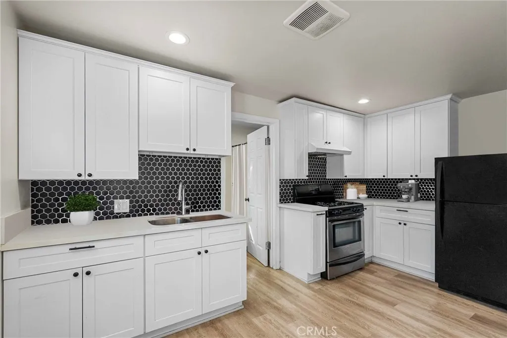 687 E 49th, Vernon, California 90011 home-pic-8