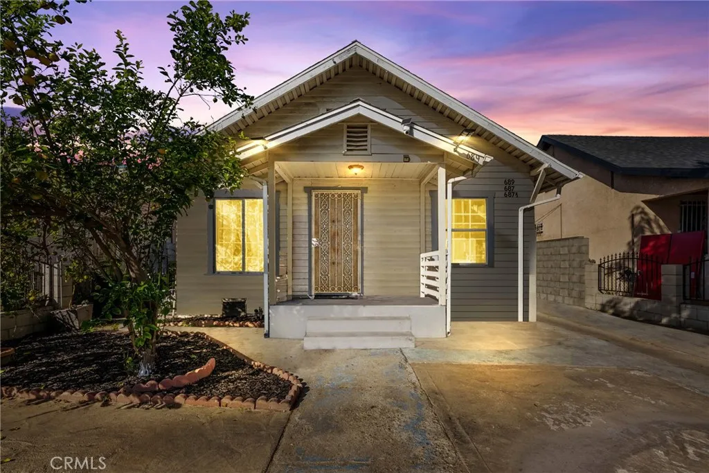 687 E 49th, Vernon, California 90011 home-pic-1