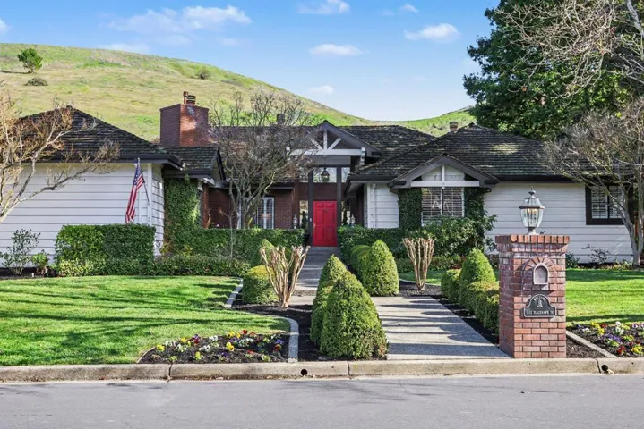 5102 5102 Blackhawk Dr, Danville, California 94506
