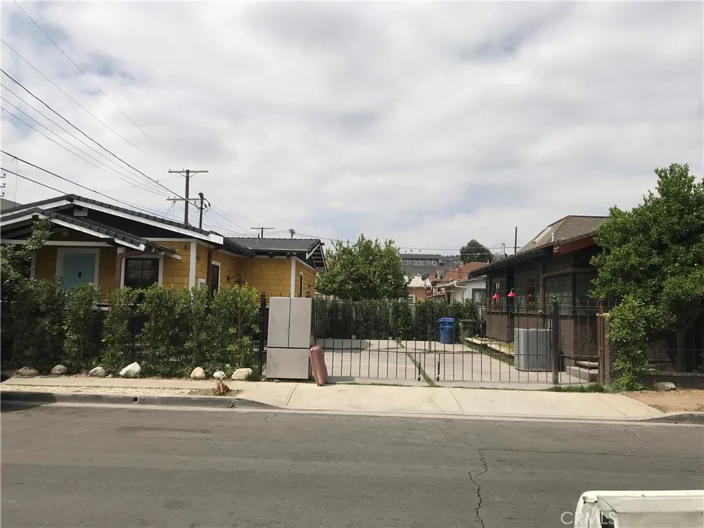 514 W River Street, Los Angeles, California 90065 home-pic-1