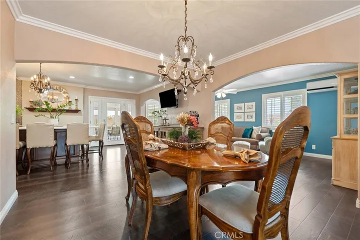 Kitchen and family room flows into dining room