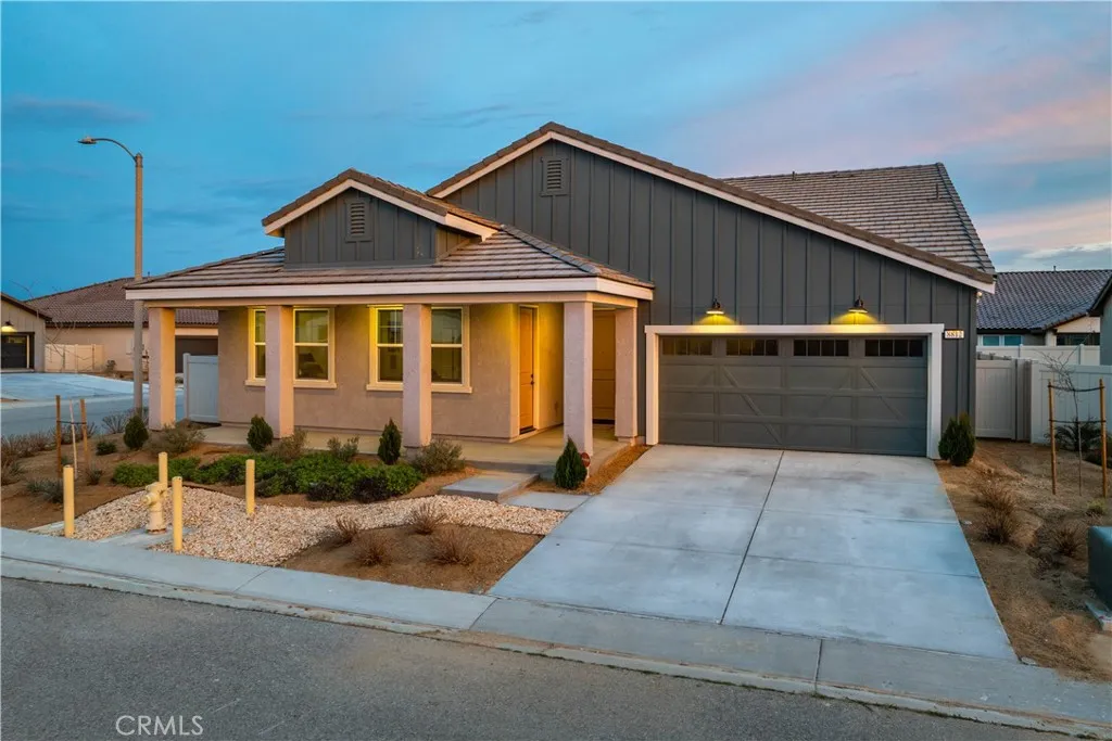 8812 W Dale Drive, Lancaster, California 93536 home-pic-1