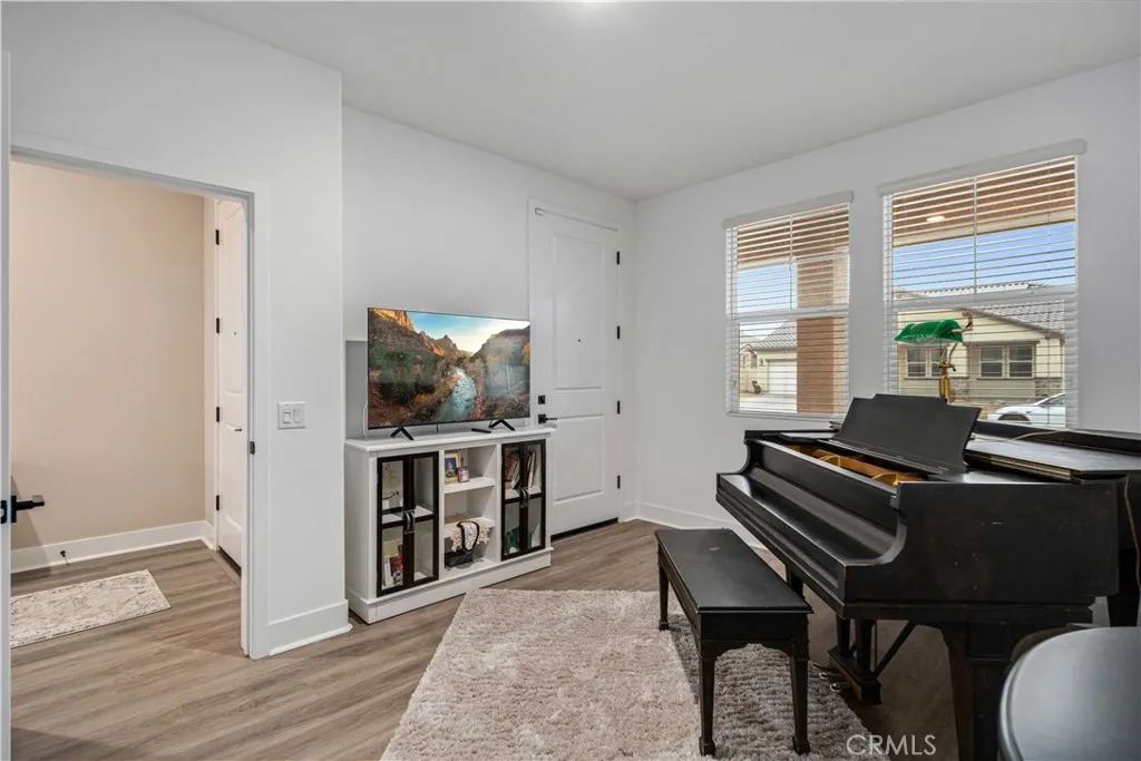 8812 W Dale Drive, Lancaster, California 93536 home-pic-27