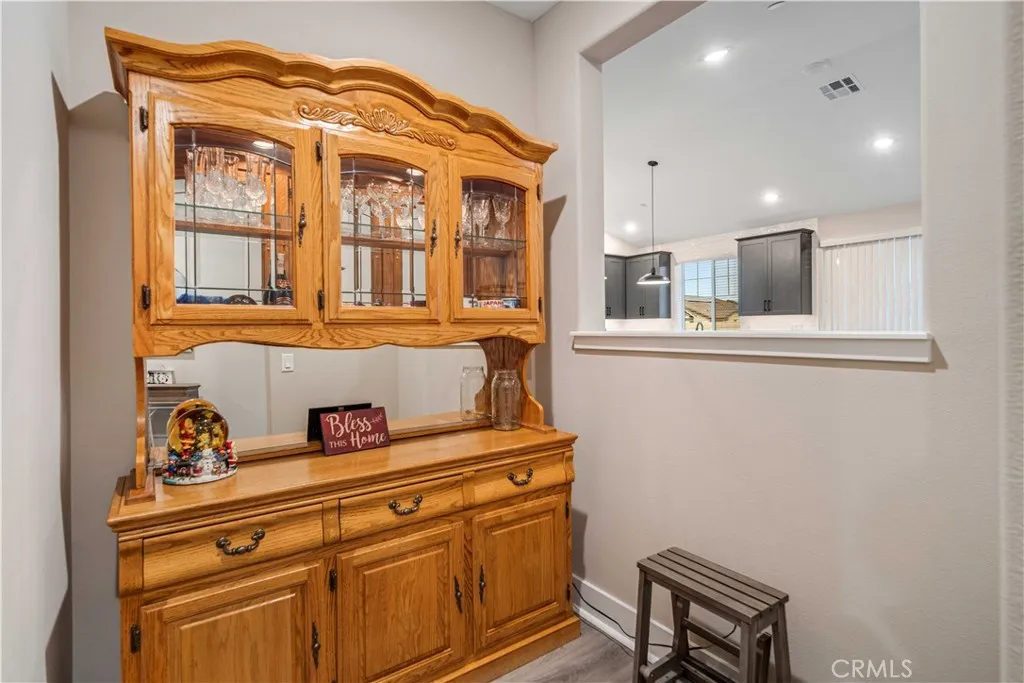 8812 W Dale Drive, Lancaster, California 93536 home-pic-18