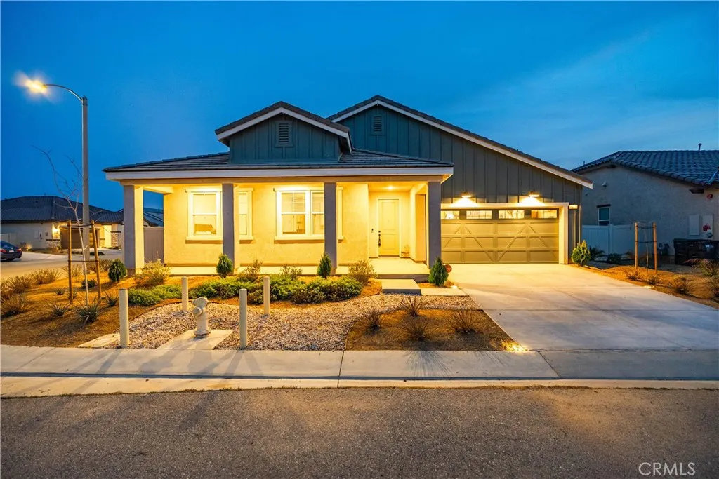 8812 W Dale Drive, Lancaster, California 93536 home-pic-3