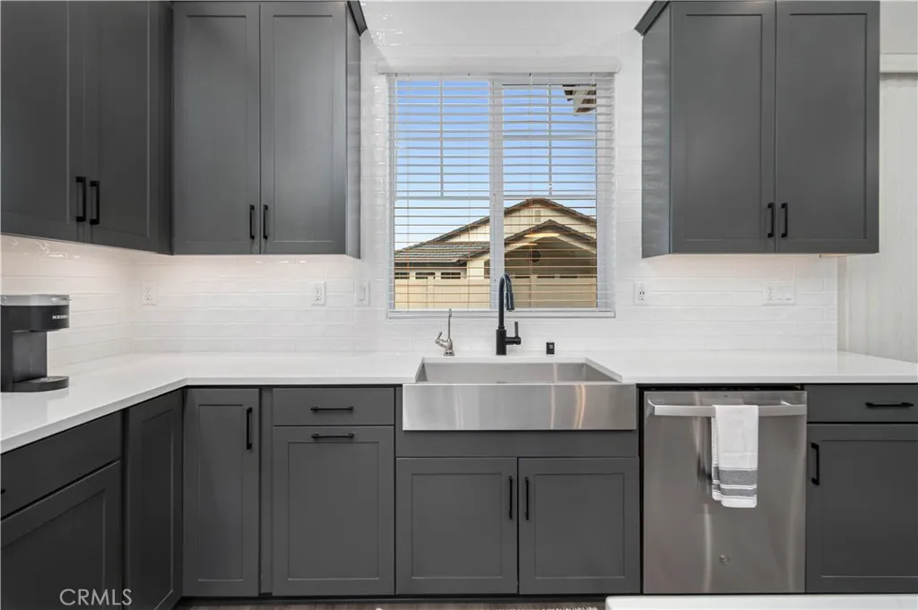 8812 W Dale Drive, Lancaster, California 93536 home-pic-15