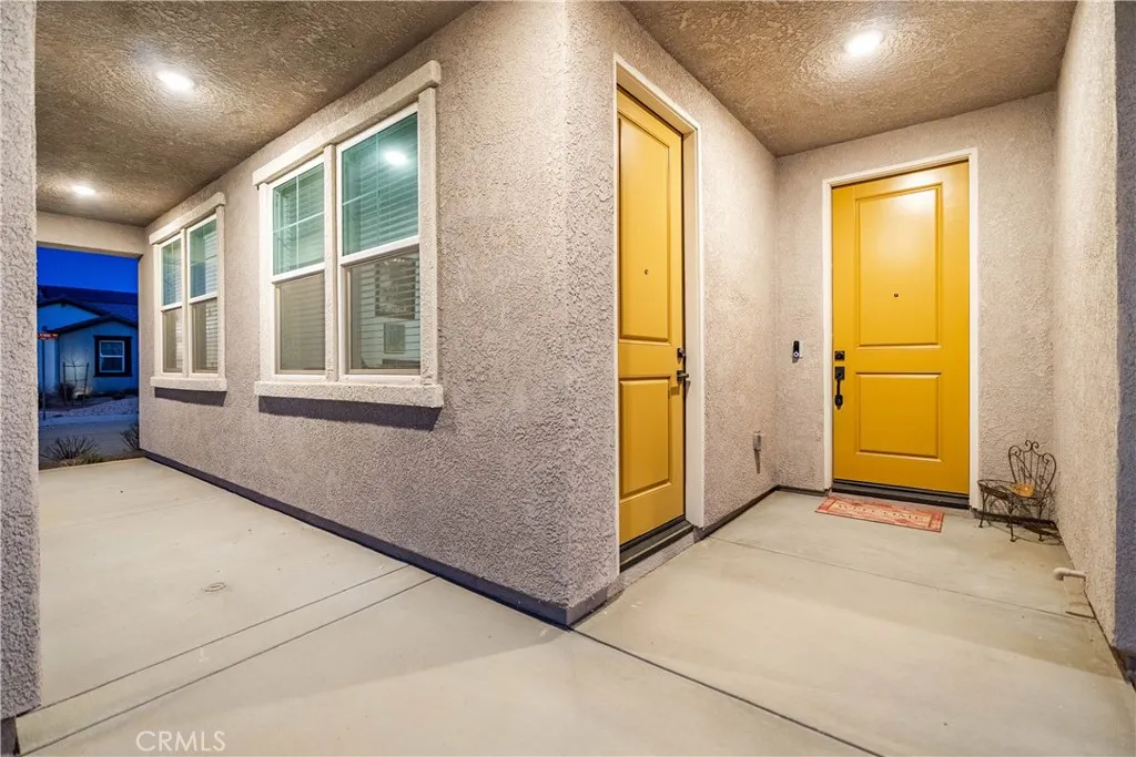 8812 W Dale Drive, Lancaster, California 93536 home-pic-6