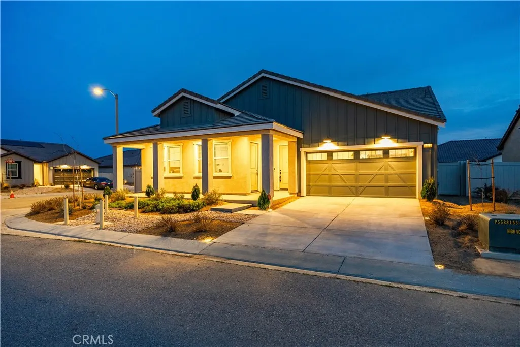 8812 W Dale Drive, Lancaster, California 93536 home-pic-4