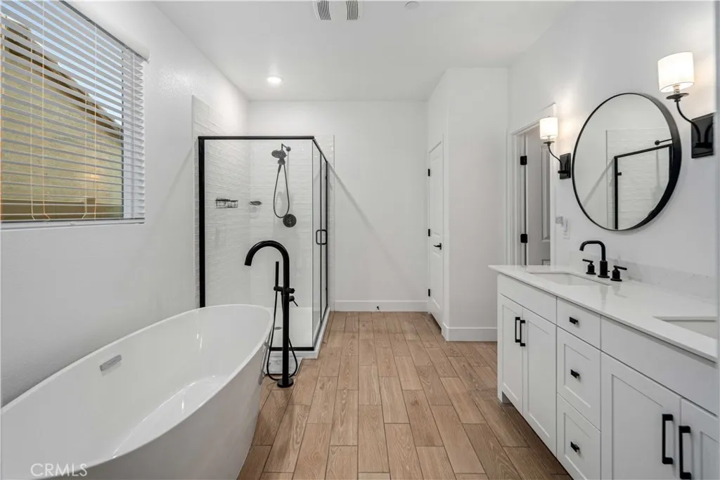 8812 W Dale Drive, Lancaster, California 93536 home-pic-22