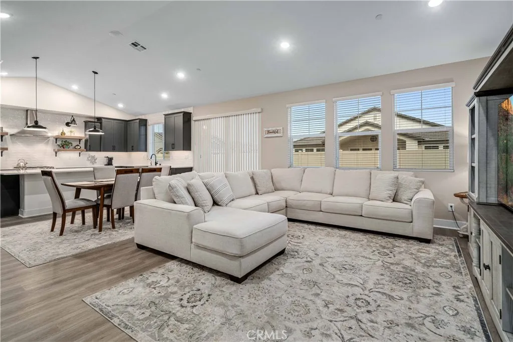 8812 W Dale Drive, Lancaster, California 93536 home-pic-10