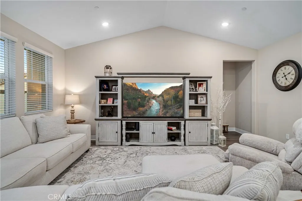 8812 W Dale Drive, Lancaster, California 93536 home-pic-9