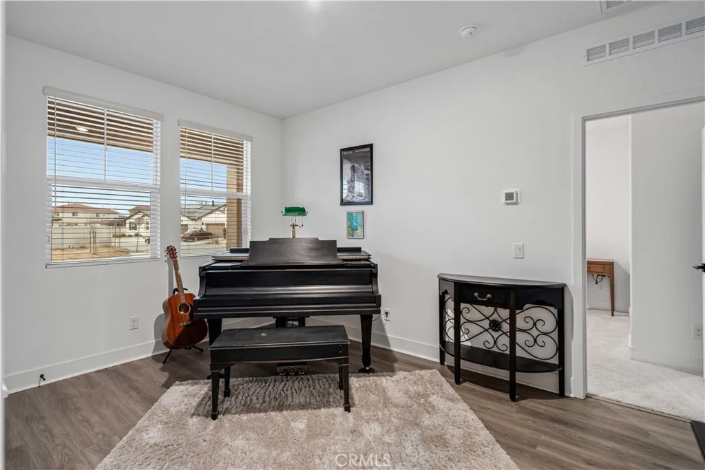 8812 W Dale Drive, Lancaster, California 93536 home-pic-28