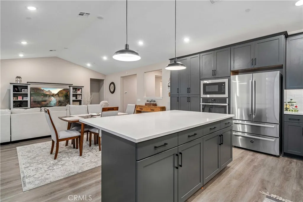 8812 W Dale Drive, Lancaster, California 93536 home-pic-16