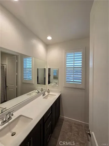 Upstairs main bathroom