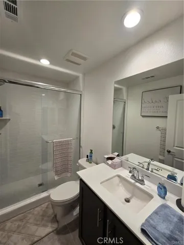 Main level bath