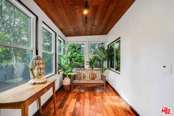 Bonus room/office/zen garden