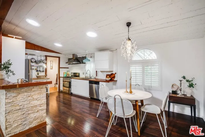 Chef's Kitchen w/skylights!