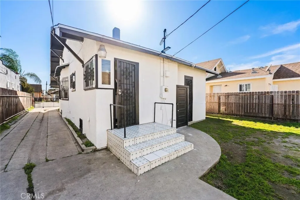 651 W Gage, Los Angeles, California 90044 home-pic-20