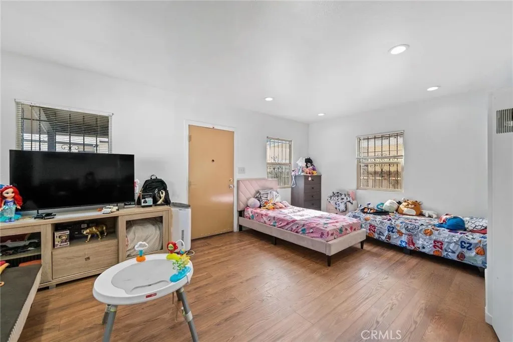 651 W Gage, Los Angeles, California 90044 home-pic-27