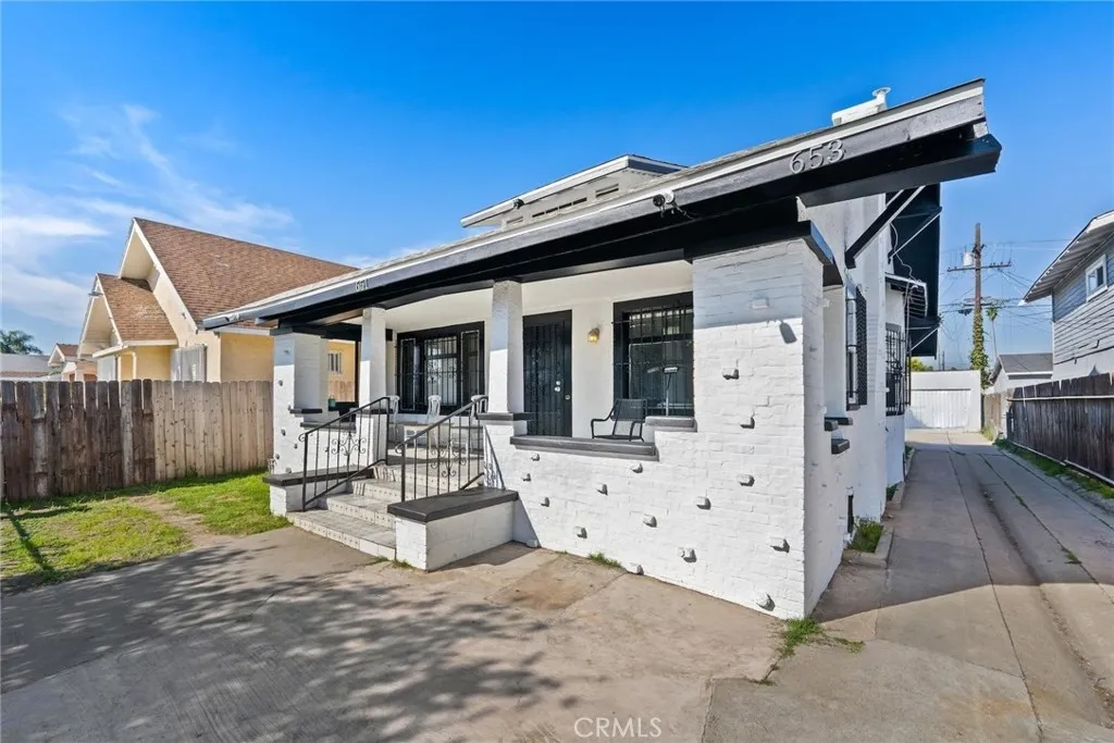 651 W Gage, Los Angeles, California 90044 home-pic-2