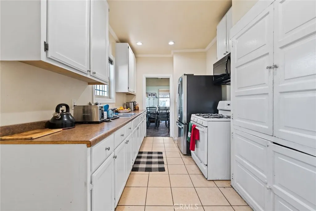 651 W Gage, Los Angeles, California 90044 home-pic-14