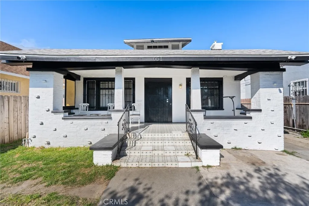 651 W Gage, Los Angeles, California 90044 home-pic-1