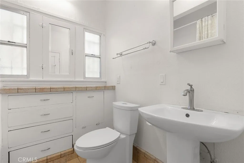 2640 S Bronson, Los Angeles, California 90018 home-pic-17