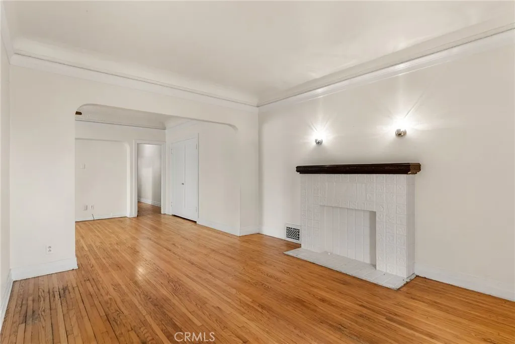 2640 S Bronson, Los Angeles, California 90018 home-pic-3