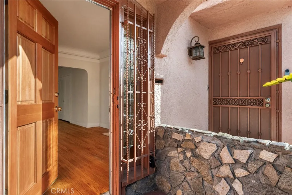 2640 S Bronson, Los Angeles, California 90018 home-pic-2