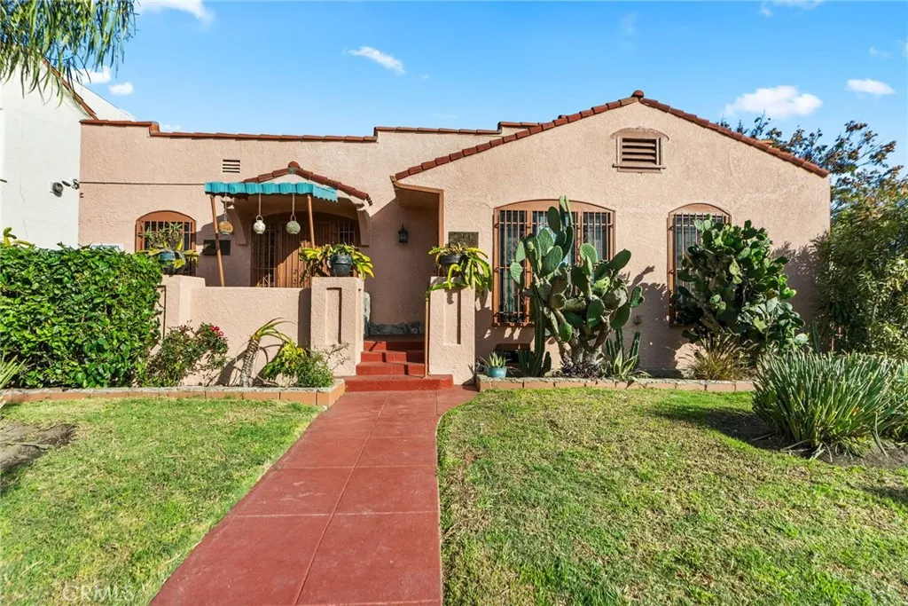 2640 S Bronson, Los Angeles, California 90018 home-pic-1