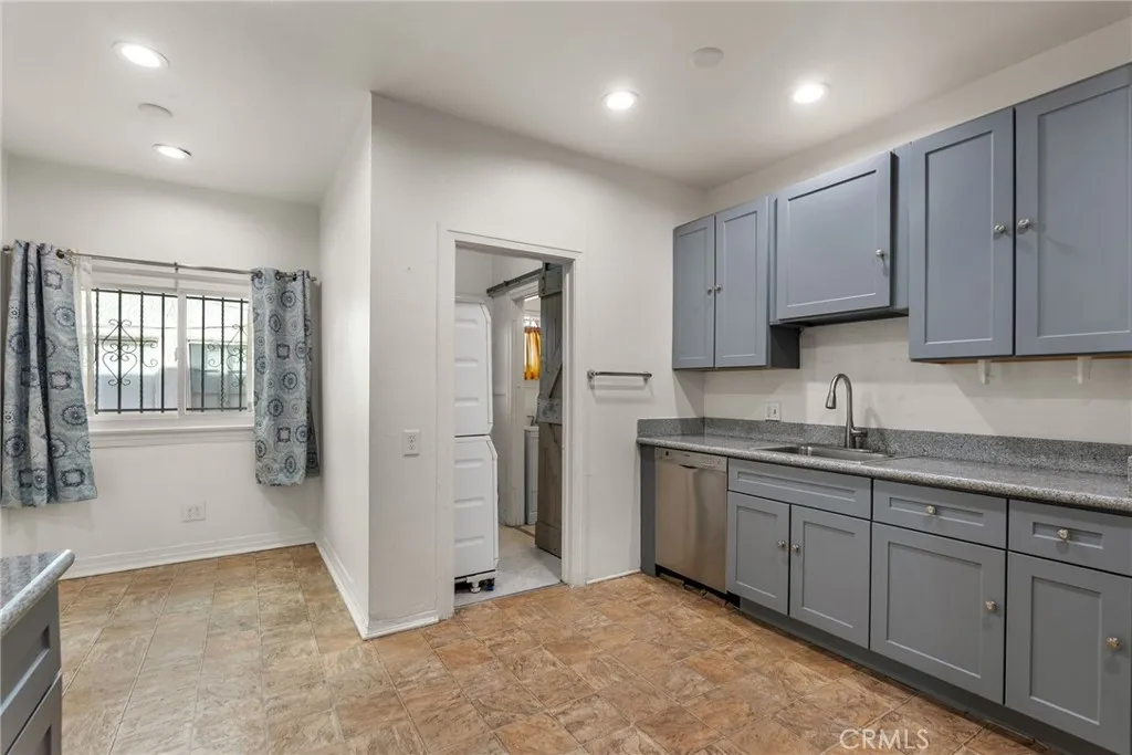 2640 S Bronson, Los Angeles, California 90018 home-pic-14
