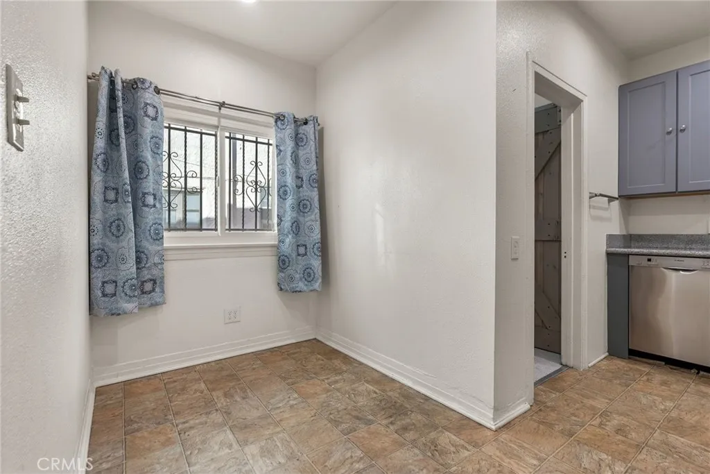 2640 S Bronson, Los Angeles, California 90018 home-pic-11