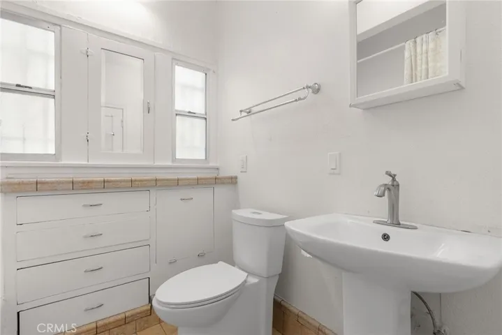 2640 S Bronson, Los Angeles, California 90018