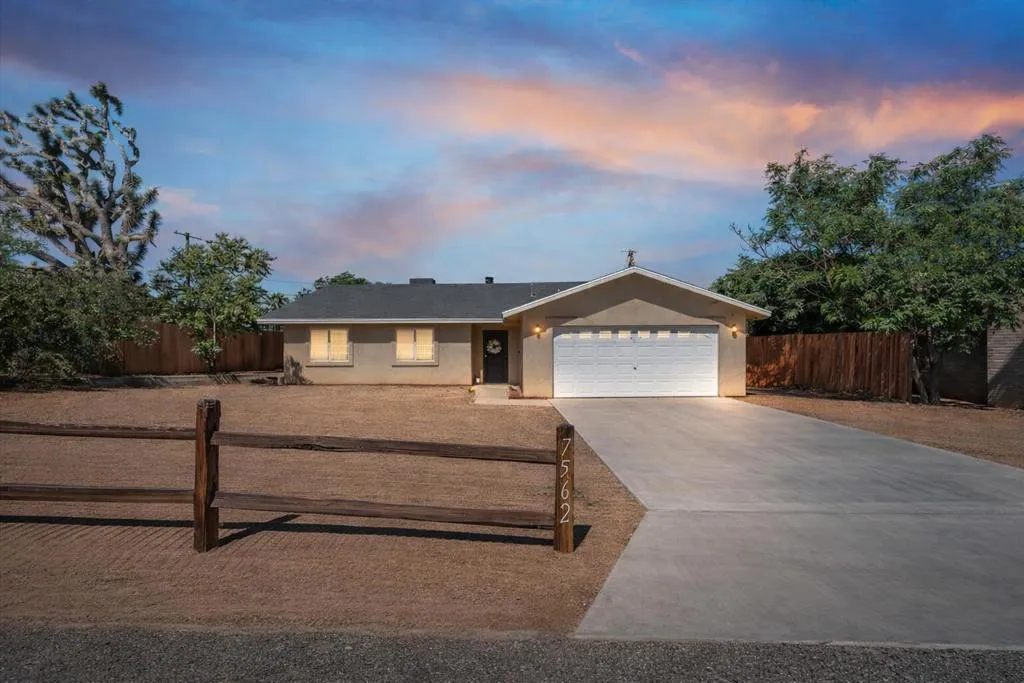 7562 Inca Trail, Yucca Valley, California 92284 home-pic-1