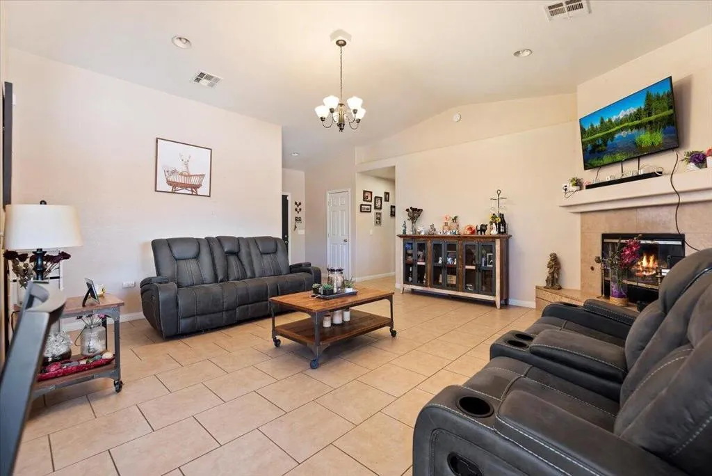 7562 Inca Trail, Yucca Valley, California 92284 home-pic-6