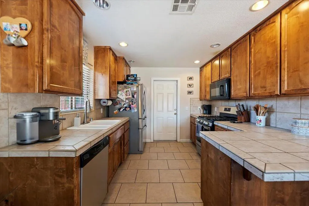 7562 Inca Trail, Yucca Valley, California 92284 home-pic-14