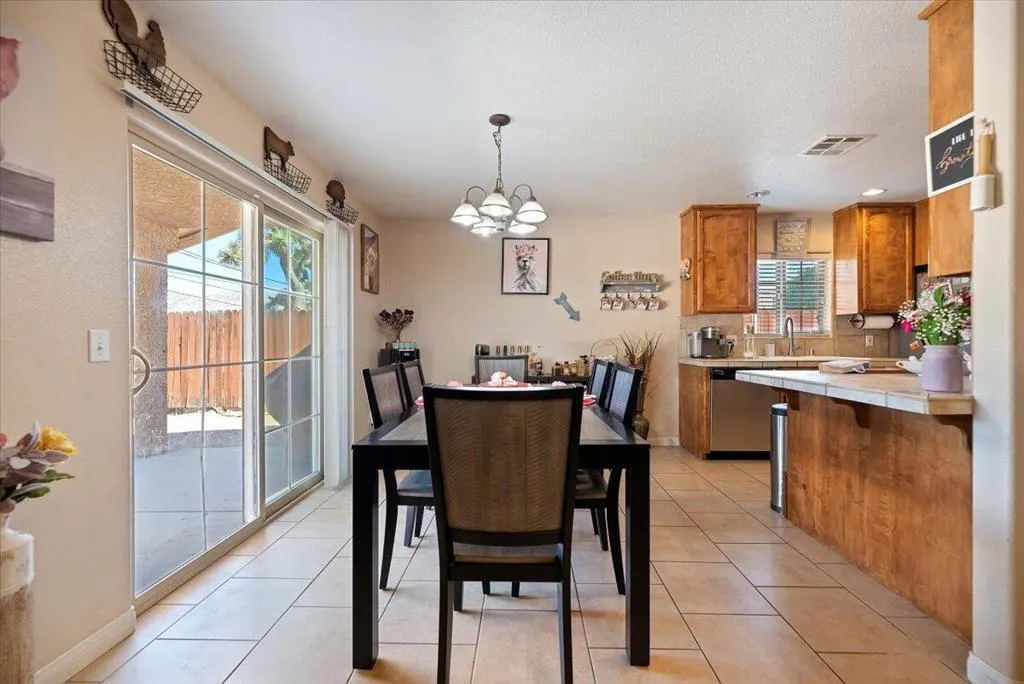 7562 Inca Trail, Yucca Valley, California 92284 home-pic-12