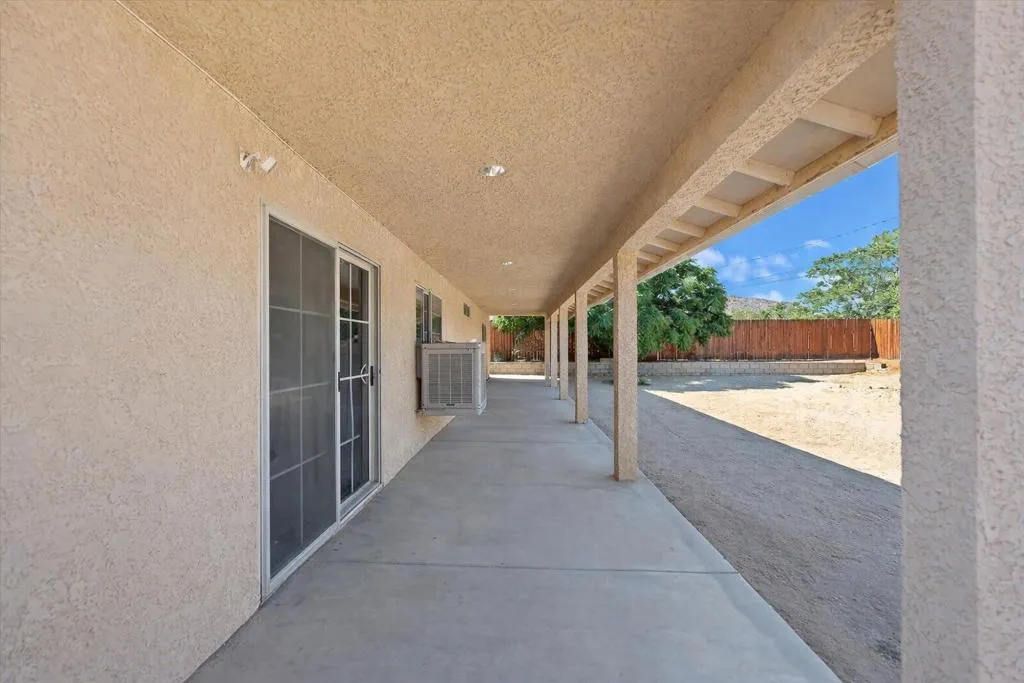 7562 Inca Trail, Yucca Valley, California 92284 home-pic-29