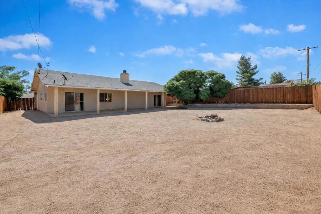 7562 Inca Trail, Yucca Valley, California 92284 home-pic-26