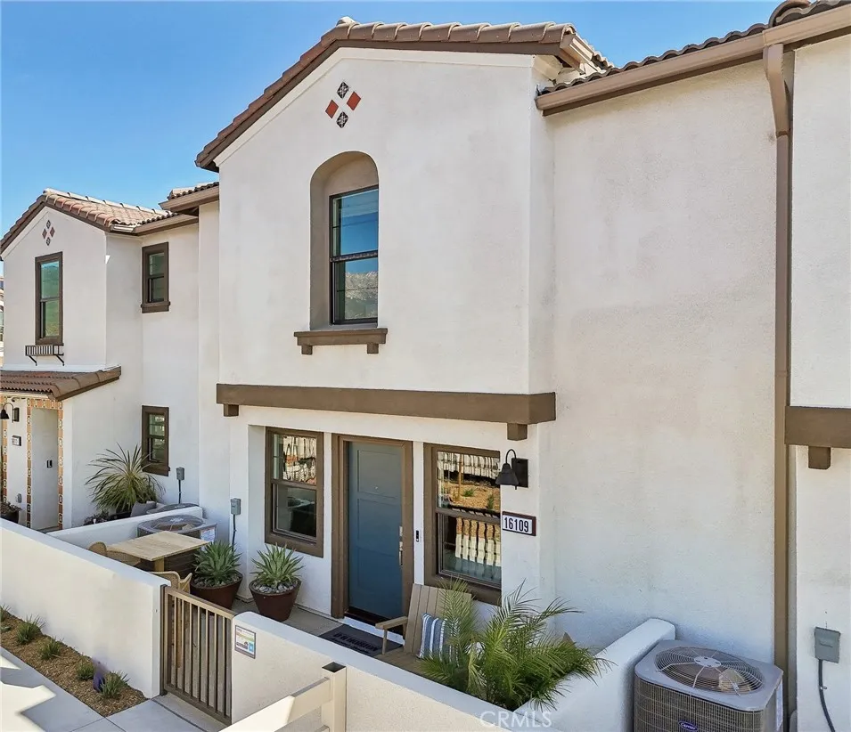 16206 Lumia Way, Fontana, California 92336 home-pic-2