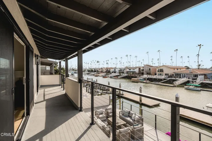 JG-2851Seahorse-exterior-1