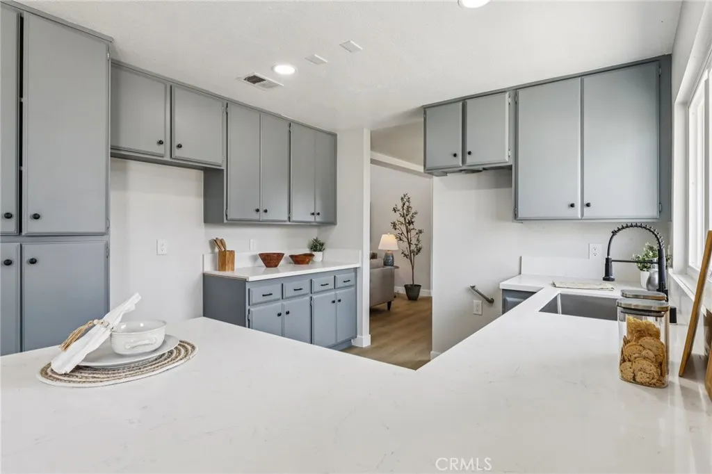 732 S Lassen Avenue, San Bernardino, California 92410 home-pic-18