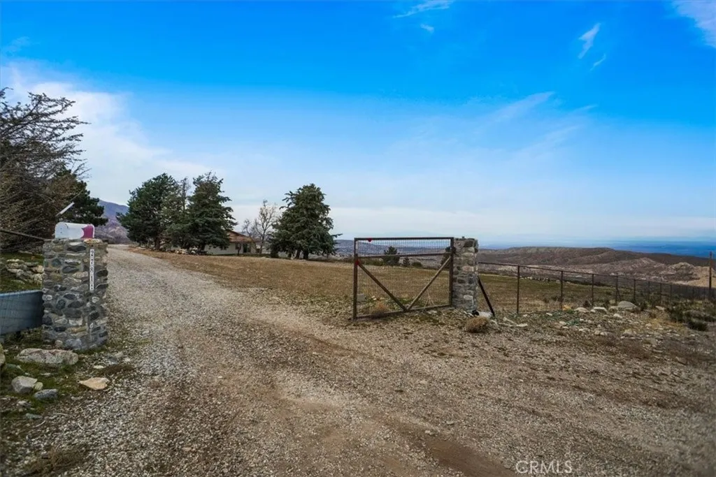 27811 Jubilee Run Rd, Juniper Hills, California 93553 home-pic-34