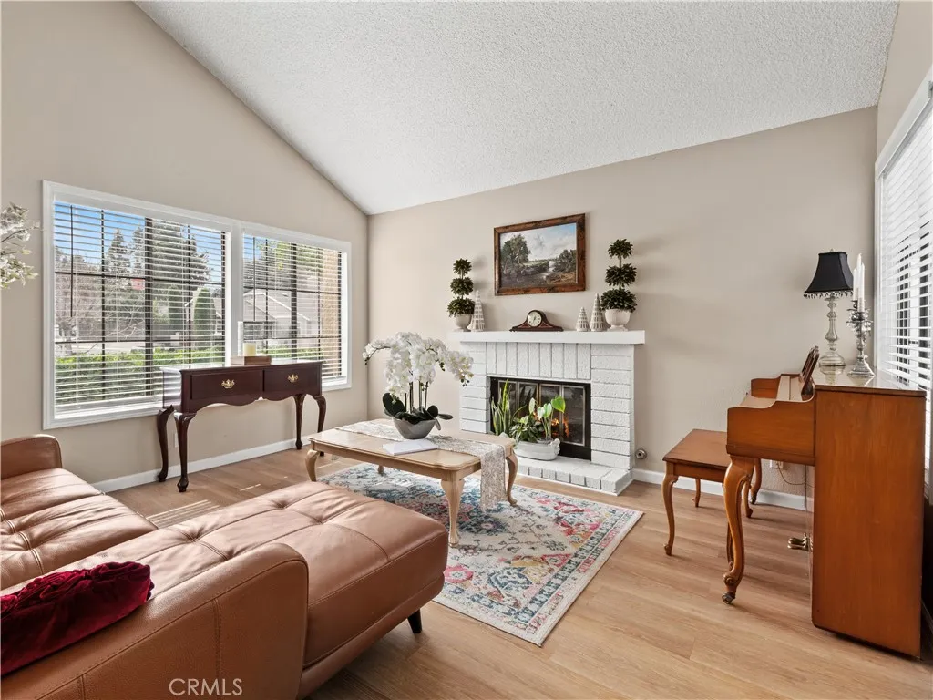 27643 Quincy, Castaic, California 91384 home-pic-3