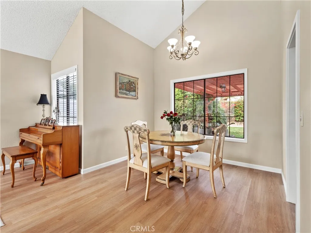 27643 Quincy, Castaic, California 91384 home-pic-4
