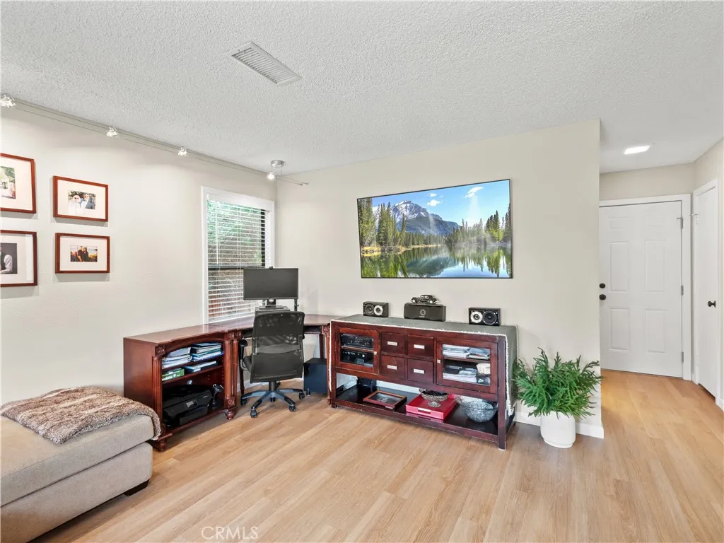 27643 Quincy, Castaic, California 91384 home-pic-18